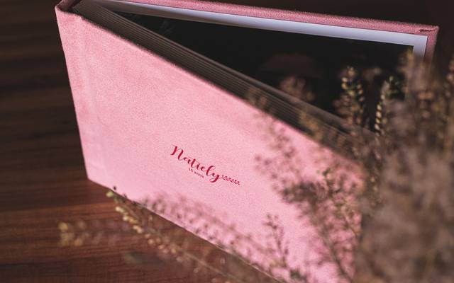 O álbum delicado de 15 anos da Natiely