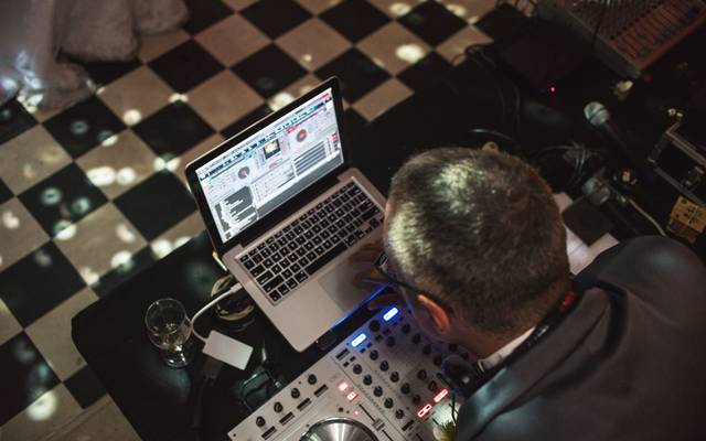 Escolhendo o DJ para sua festa