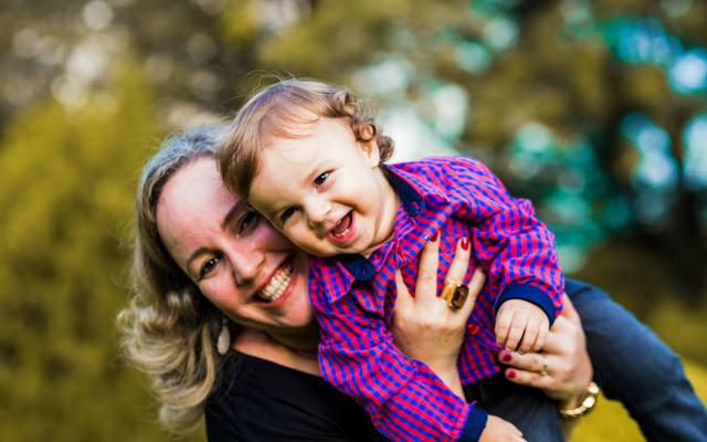 10 Dicas para fotografar crianças que não gostam de tirar fotos e conseguir um ensaio de família lindo