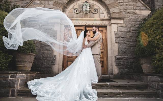 TRICKS FOR PERFECT WEDDING PHOTOGRAPHY: pose, posture and tips