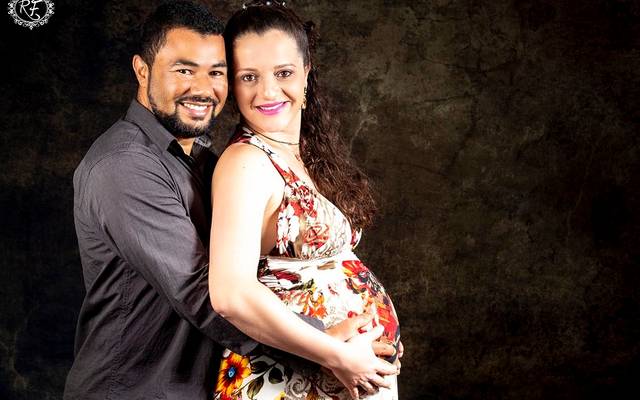 Gestante Karine Emerick e Reinaldo