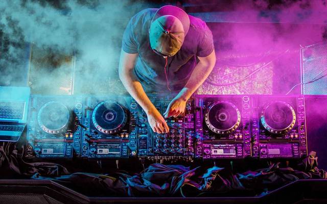 Como escolher o DJ do seu CASAMENTO