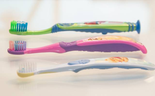 Qual a escova de dente ideal para crianças?