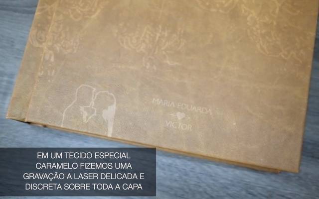 Capa com tecido especial e gravação especial