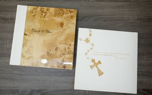 Álbum de Eliz + Clid: Madeira Exótica, Terço em vetor, escrita à mão