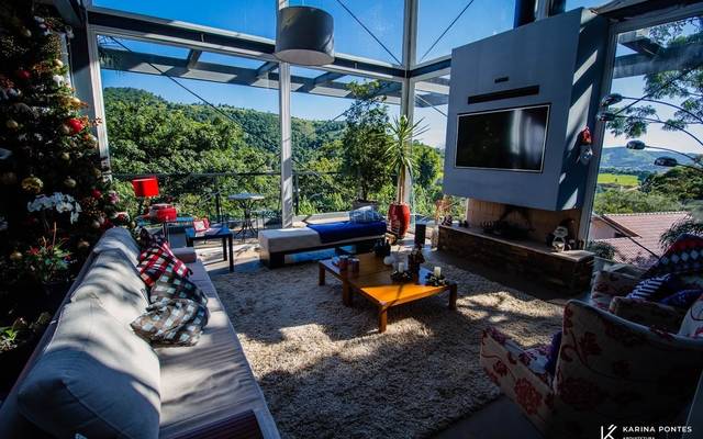VANTAGENS DE CONSTRUIR EM TERRENOS INCLINADOS EM MEIO A MATA