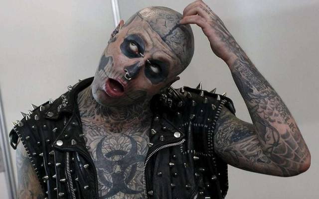 NINGUÉM FAZ UMA ÚNICA TATUAGEM: ENTENDA POR QUÊ SE DIZ EM VÍCIO