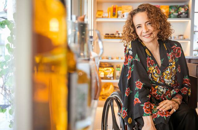 Corporativo de Mariana Reis