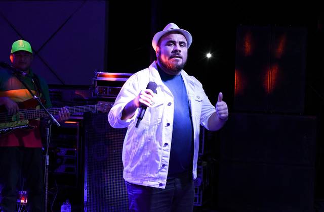 Apresentação do Cantor Ronne Green de SHOW 