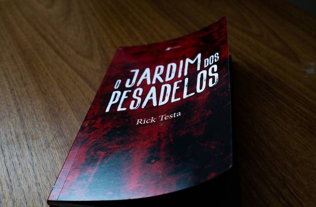 Fotos de Eventos de Lançamento do livro O Jardim dos Pesadelos