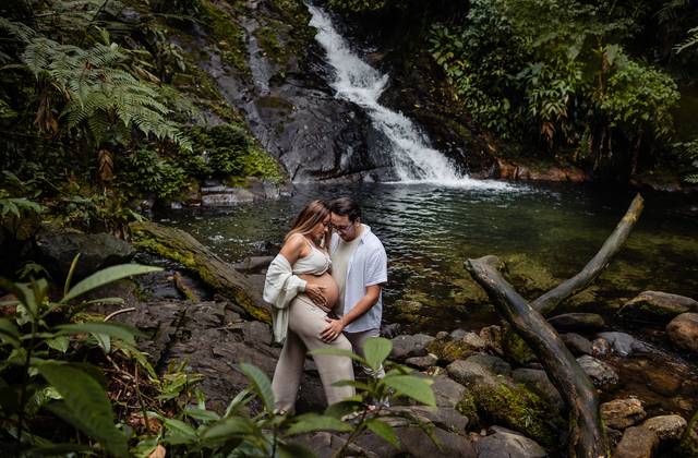 Ensaio de Gestante de A Beleza da Vida em Meio à Natureza: Ensaio Gestante de Viviane e Andreone