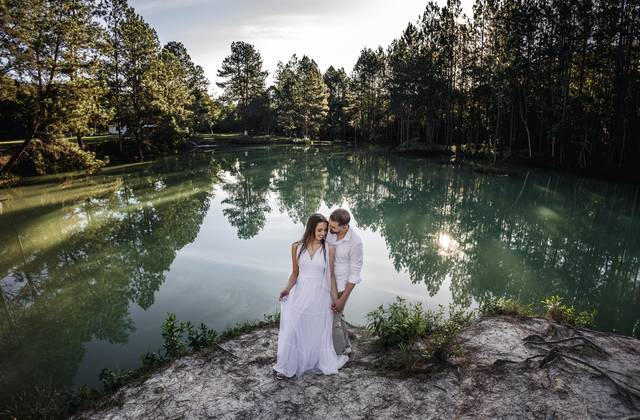 Ensaio Pré Wedding de Ensaio Pré-Wedding na Lagoa Esmeralda: A Conexão Real de Bianca e Gabriel em Biritiba Mirim
