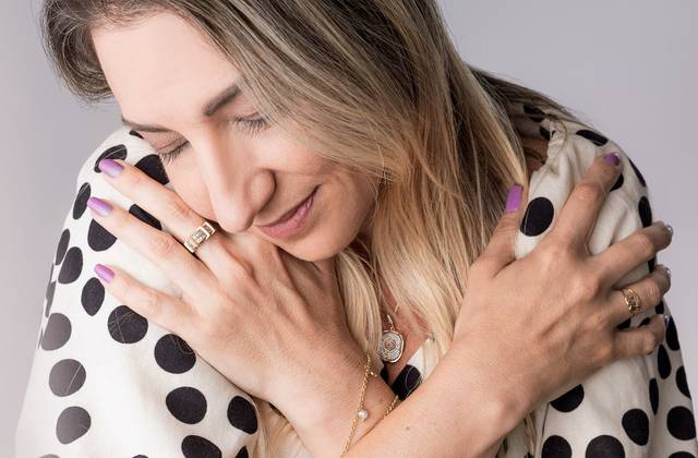 Posicionamento de Imagem de  Michelle Caltabiano | Especialista em Luto, Terapeuta e Neurocientista