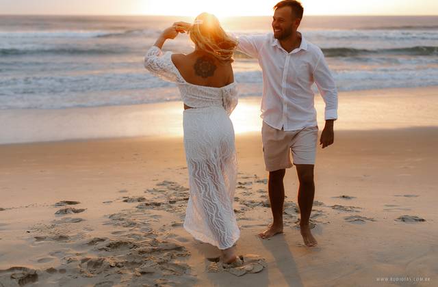 Pré Casamento de Ensaio Pré Casamento na Praia do Rosa | Rochele & Eri