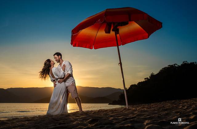 Pre Wedding de Pre Wedding na Praia da Almada: Um Pôr do Sol Inesquecível em Ubatuba