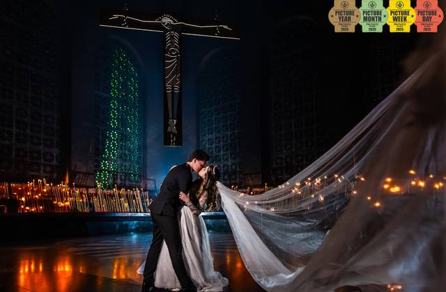 Prêmios de Reconhecimento Mundial na Fotografia de Casamento: ProWed Awards Premia 16 Imagens — Duas na Sala das Velas do Santuário de Aparecida