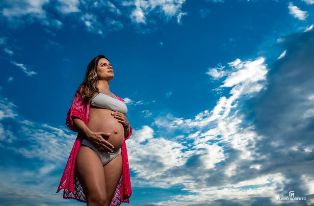 Ensaio de Gestante de Ensaio de Gestante em Ubatuba: Fotos em Família no Litoral Norte com Calma, Cuidado e Conexão