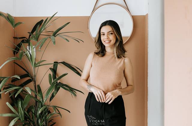 Retrato corporativo de Jennifer Thayla | Designer de sobrancelhas