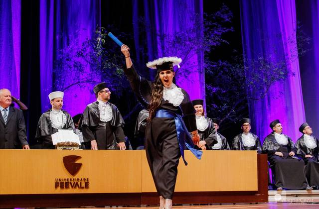 Formaturas de Larissa - Moda - Feevale