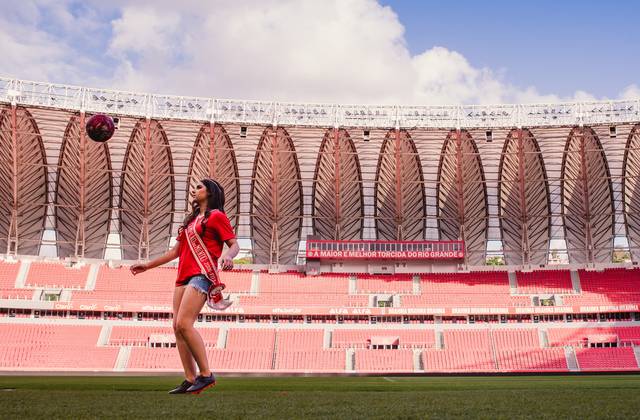 Ensaio de Ensaio de 15 anos da Milena no Estádio Beira Rio