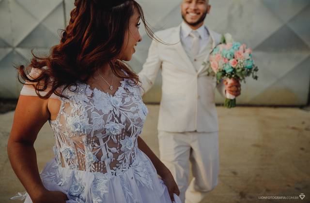 Casamento no Campo de Casamento ao pôr-do-sol de Fabielli e Felipe
