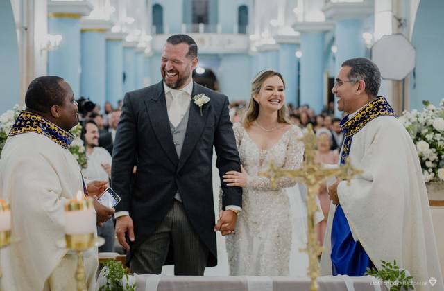 Casamento na Igreja de  Casamento no Museu Dream Car: Alexia e Rafael celebram amor com emoção e show exclusivo em São Roque