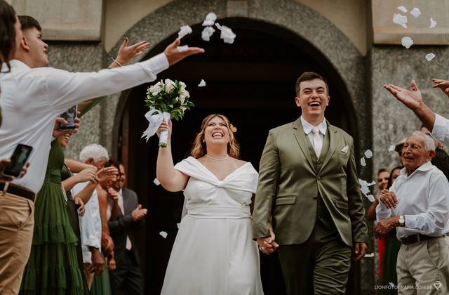 Casamento na Igreja de Letícia & Leonardo - Um amor que atravessa o tempo