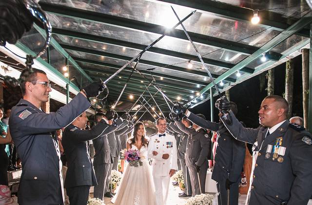 Casamentos de Casamento militar no campo - Helo e Edu