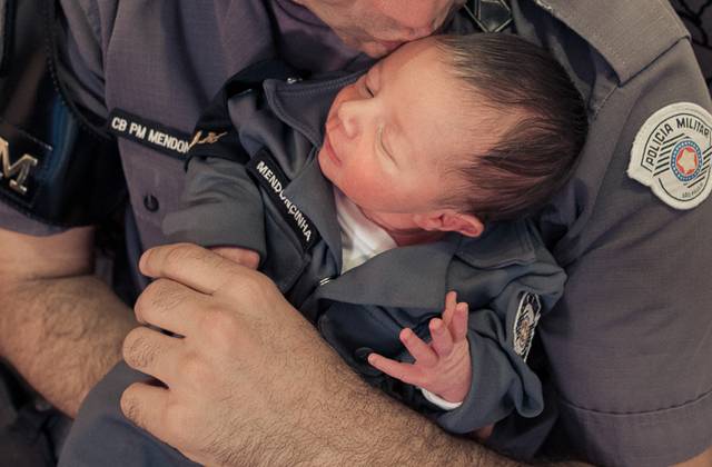 Família de New Born tematico policial Mauricio + Michele = Matheus
