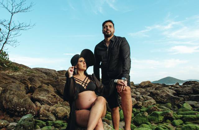Gestante de Ensaio gestante  moda praia elegante - Dani e Thiago