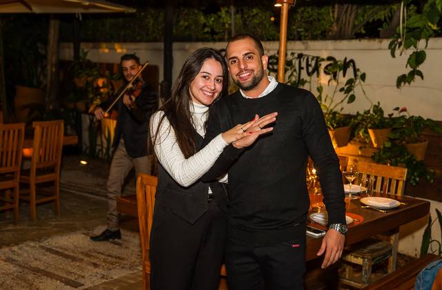 Casal de Pedido de Casamento