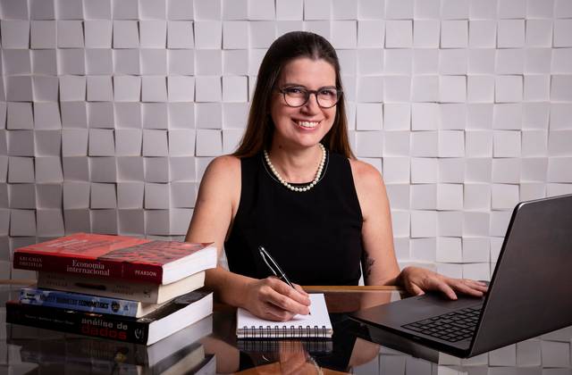 retratos de Krisley Mendes, professora universitária