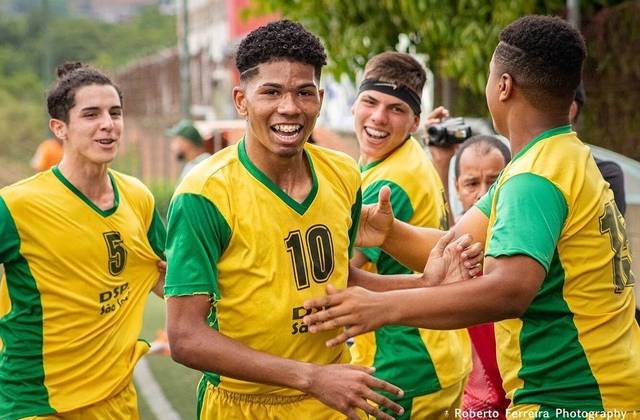 Futebol de Partida de Futebol