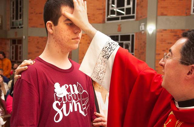 Crisma de Arthur Menosso