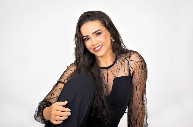 Feminino  de Roberta Lins