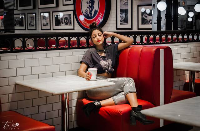 Ensaios em Restaurantes e Lojas de Alexia