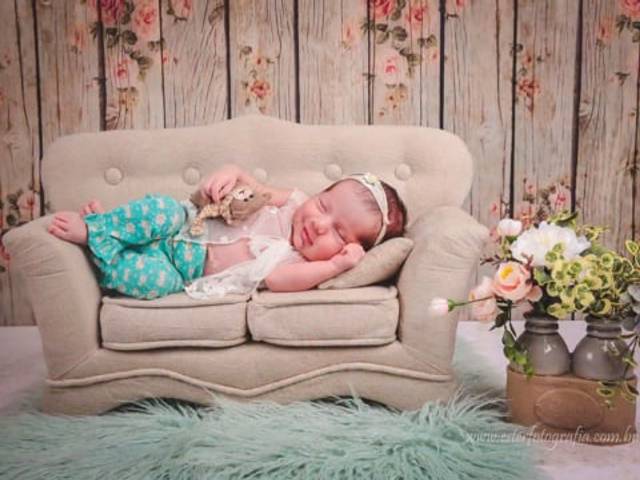 Newborn de Ensaio Newborn Entregando Histórias de Amor