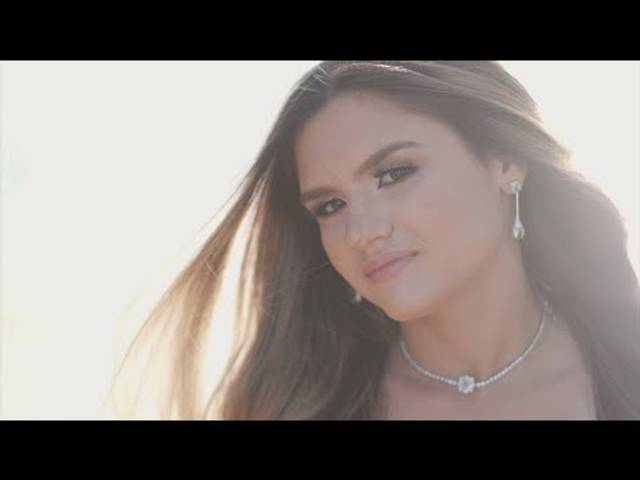 15 Anos  de Trailer Ensaio Larissa XV Anos