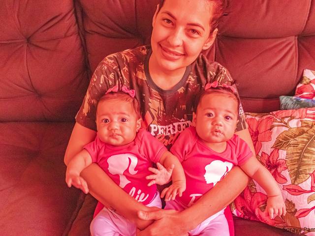 Fotografia Documental de Fotografia Documental de Familia no RJ - Mãe de Gêmeas - Raphaela, Maria Cecilia e Maria de Lourdes - Soraya Pamplona Fotografia