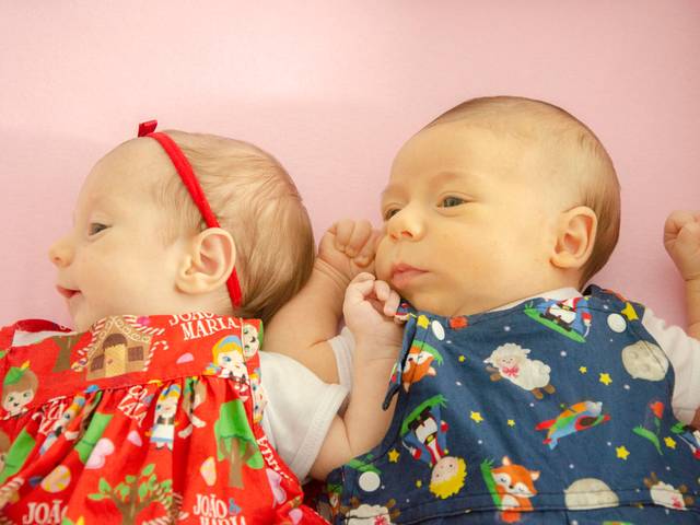 Acompanhamento Infantil de 1º Mês - Guilherme e Isabella