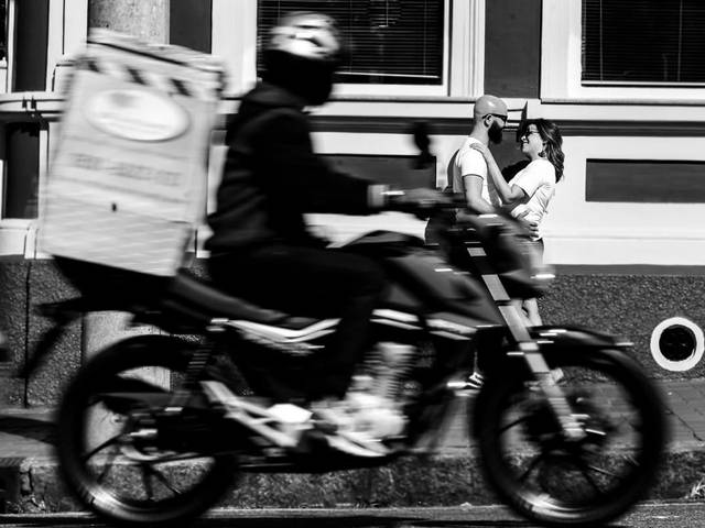 Casais de Izabela & Fred | Ensaio pré casamento nas Ruas de BH