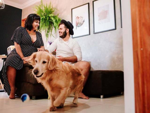 Casais de Thaysa e Rafael | Ensaio de casal em casa