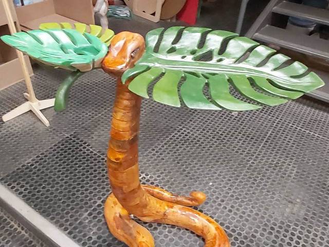 Escultura  de Púlpito de Cobra em Madeira