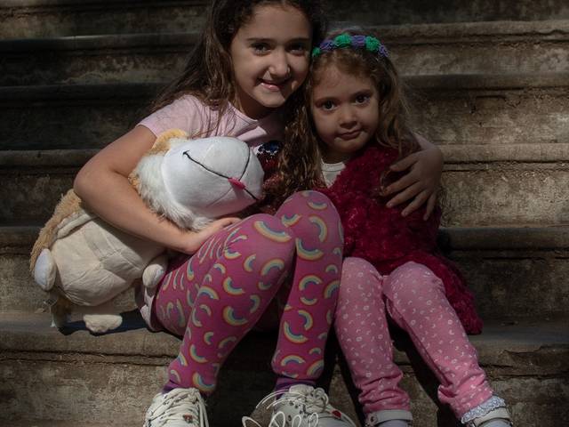 NIÑOS Y FAMILIAS de MAÑANA DE HERMANA: FLOR Y JAZ