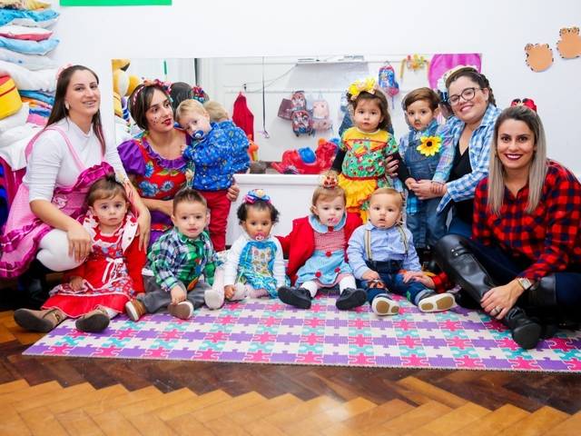 Festas Infantis de 1º Dia Festa Junina Roda Pião