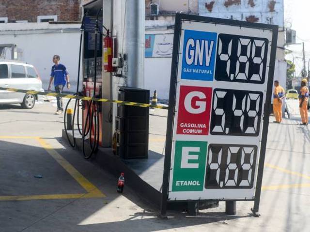 Notícias de Petrobrás anúncio nova redução no preço da gasolina 
