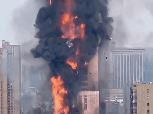 Notícias de Enorme incêndio atinge arranha-céu na China 
