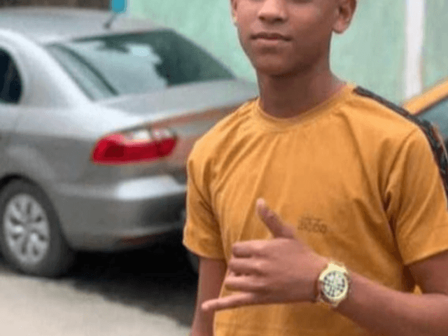 Notícias de Adolescente de 13 anos é morto durante operação policial na Cidade de Deus e moradores acusam policiais 