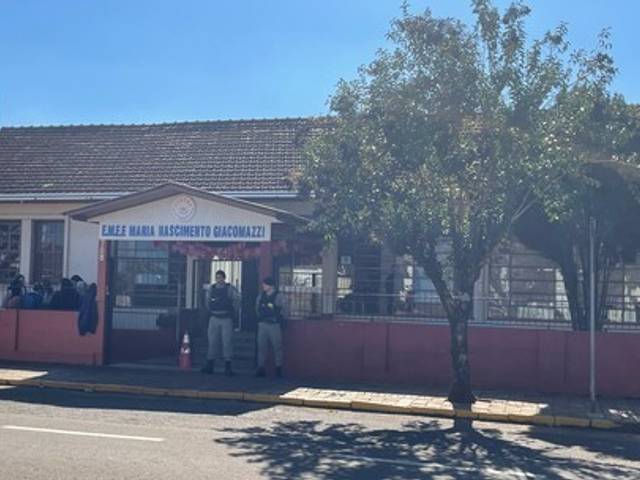 Notícias de Adolescente invade escola em Estação (RS), fere quatro e uma criança morre em ataque com faca