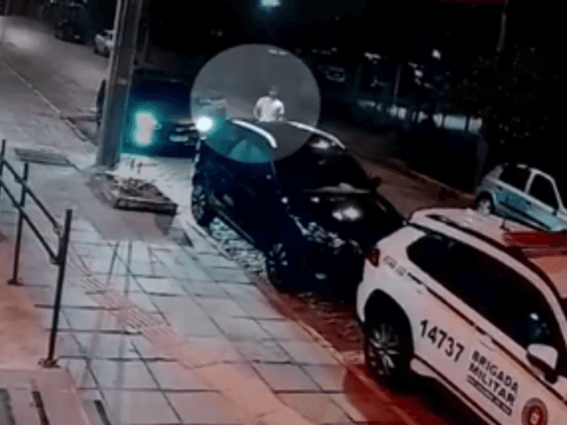 Notícias de Homem é preso após danificar carro da ex-companheira em frente à delegacia em Porto Alegre